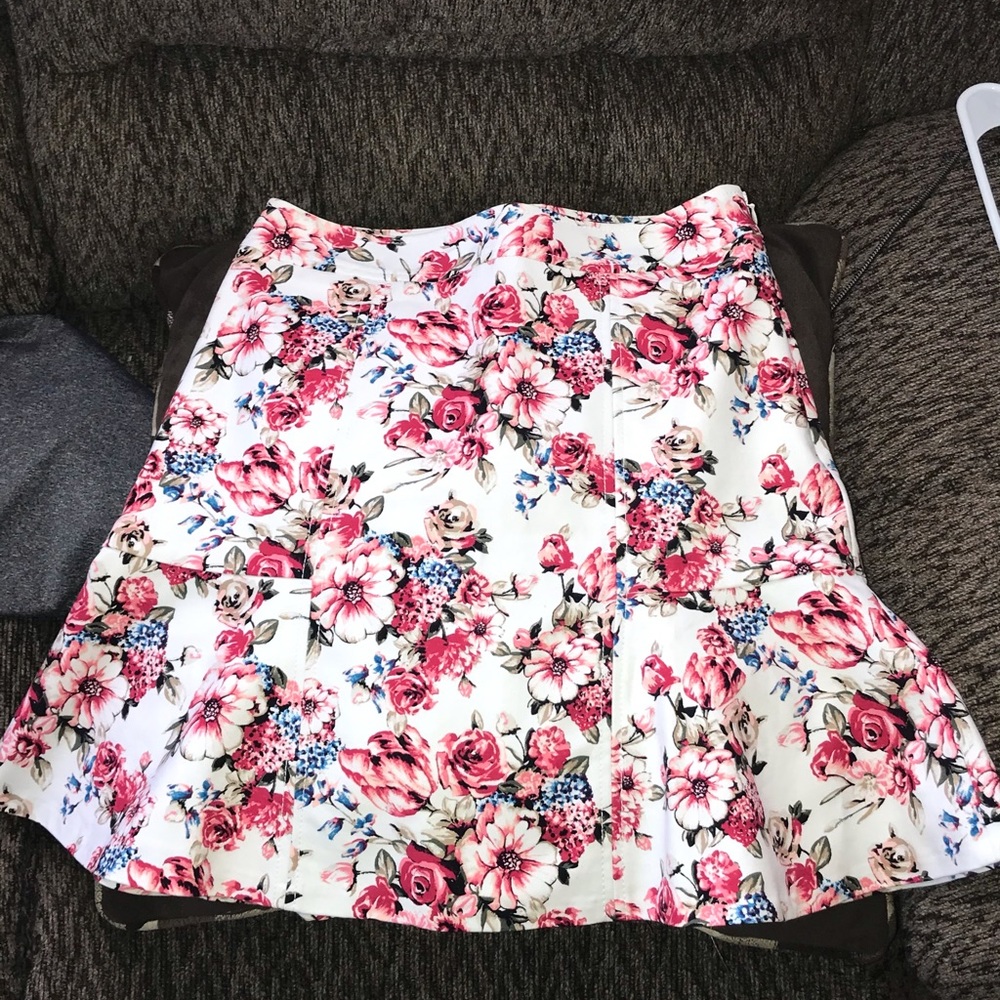 Spring WHITE HOUSE BLACK MARKET mini skirt!!!